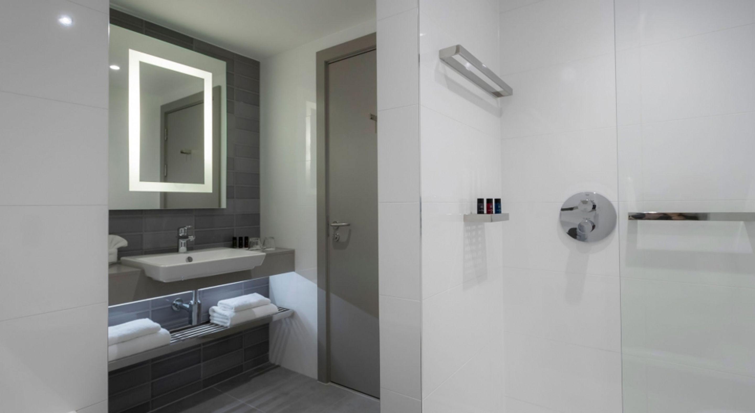 Clayton Hotel Manchester City Centre المظهر الخارجي الصورة Bathroom