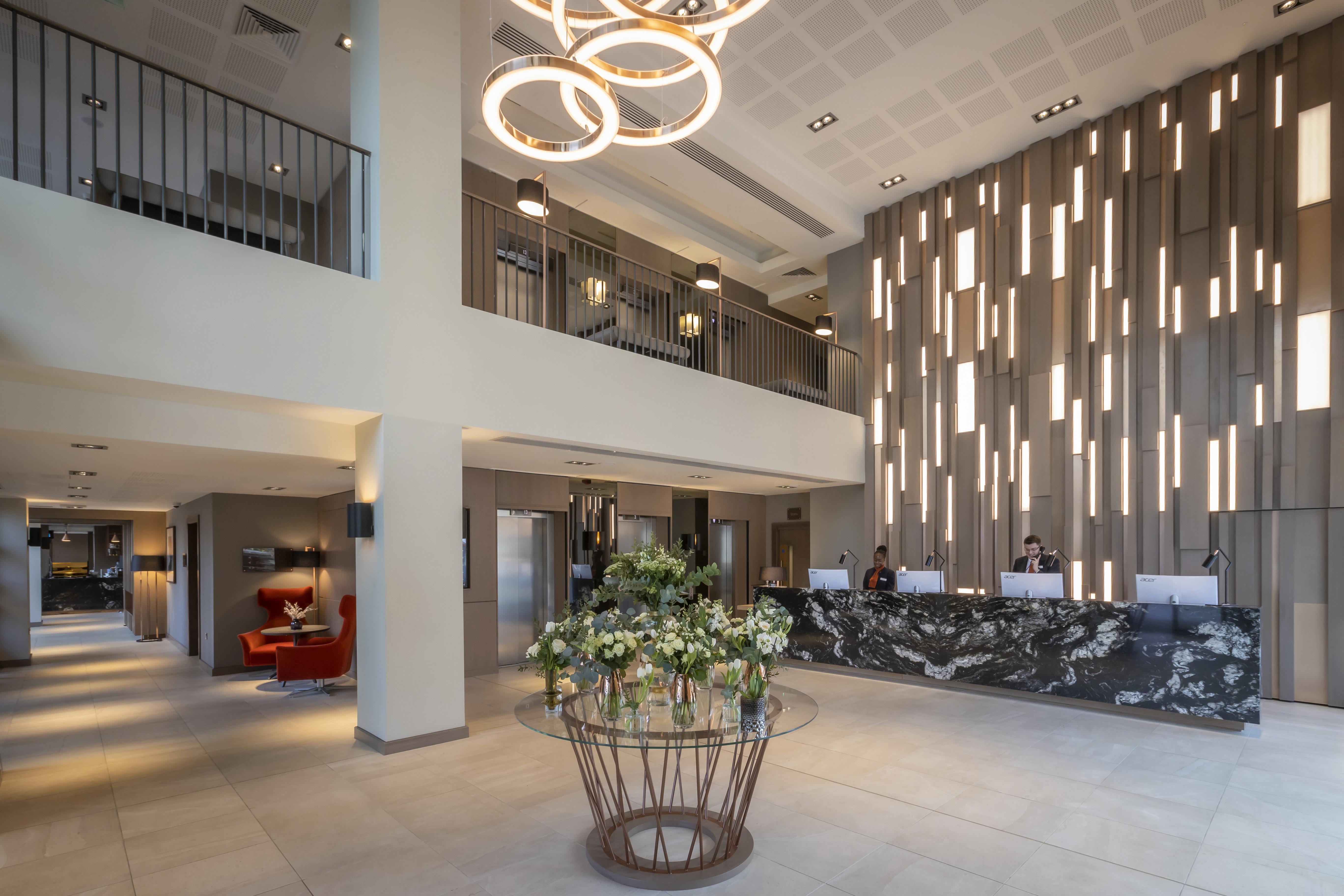 Clayton Hotel Manchester City Centre المظهر الخارجي الصورة Reception area of the hotel